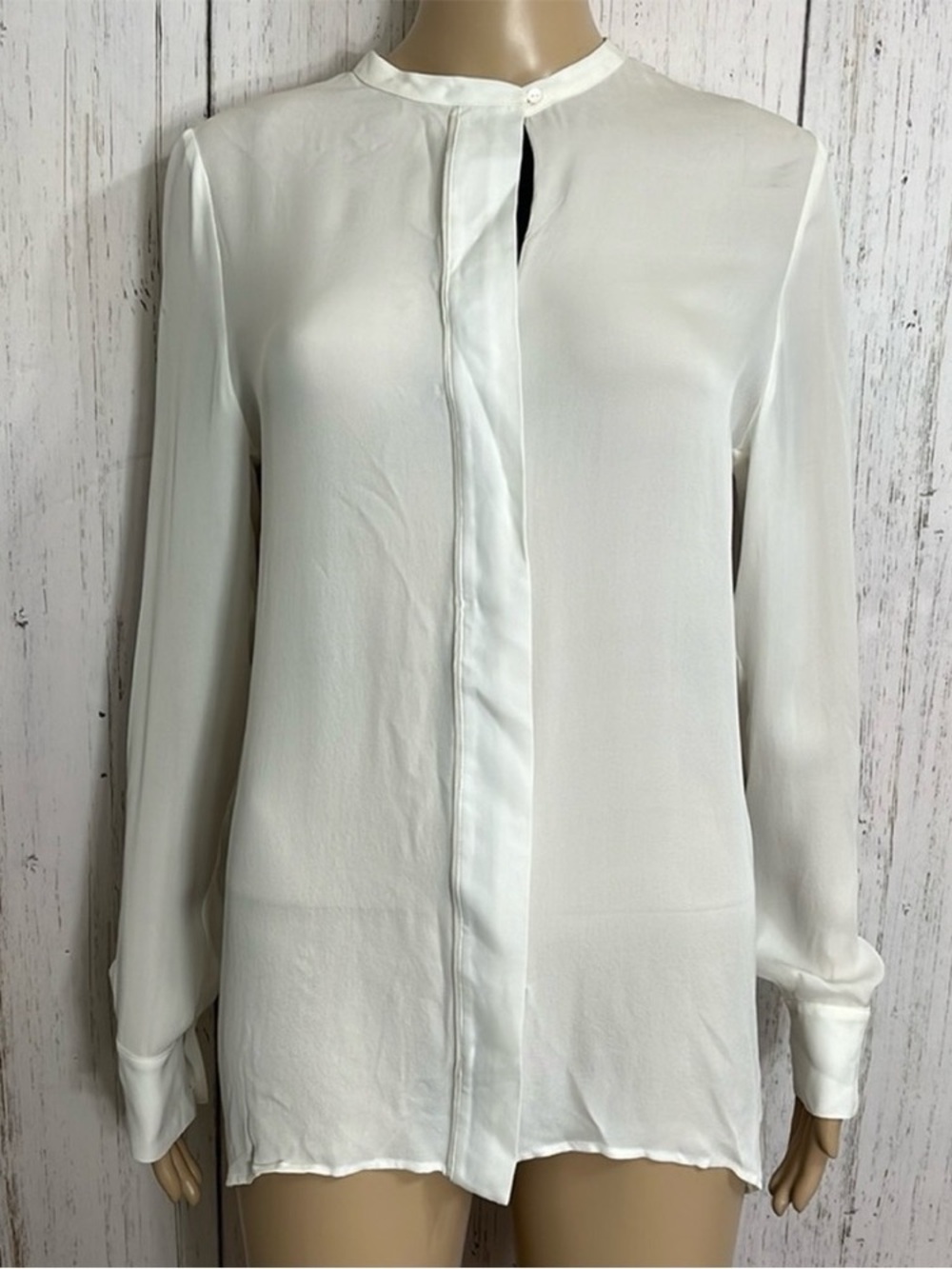 Women's White Button-Front Long-Sleeve Blouse